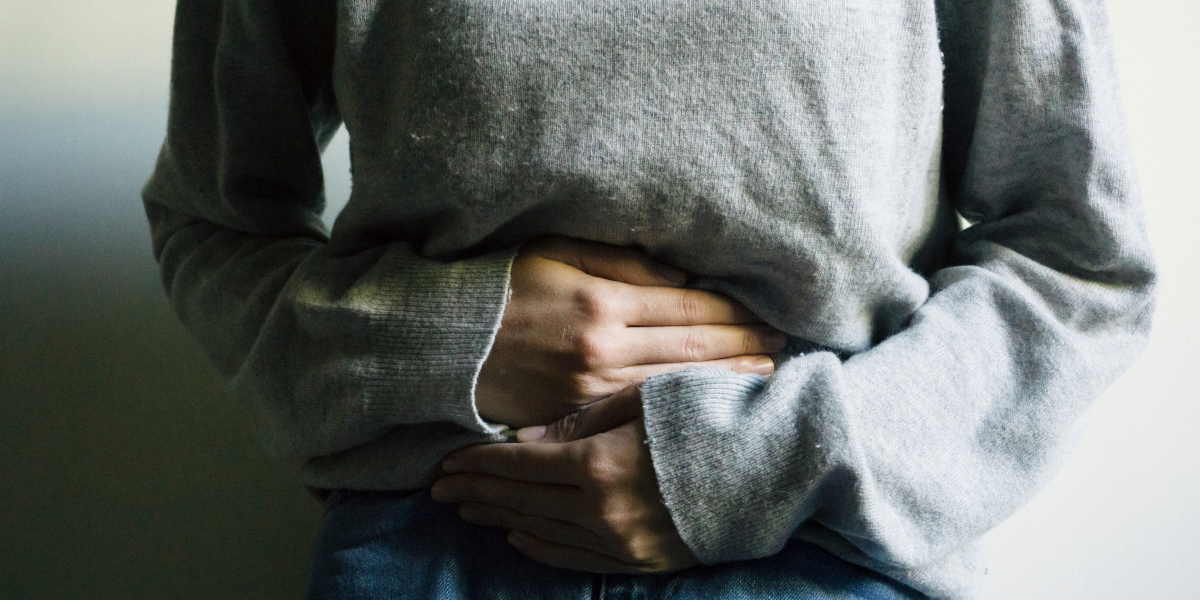 What causes pelvic pain in women?